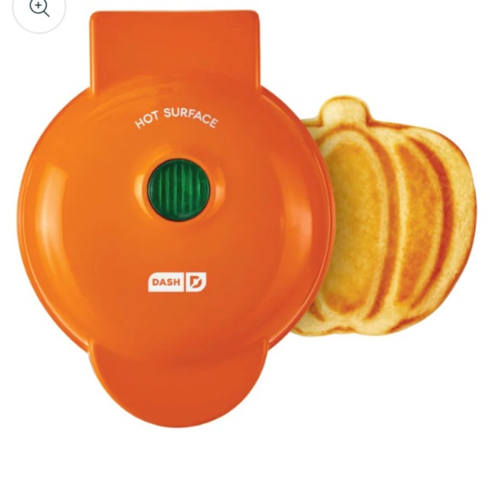 DASH Minu Pumpkin Waffle Maker NWT